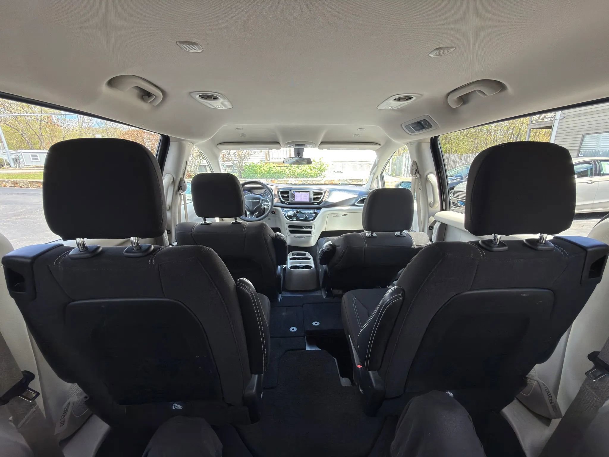 Used 2022 Chrysler Voyager LX FWD image 34