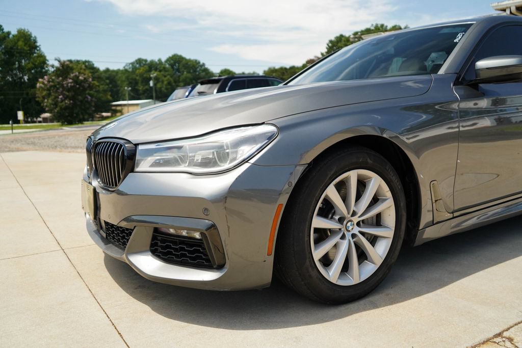Used 2019 BMW 750i w/ Executive Package RWD image 18