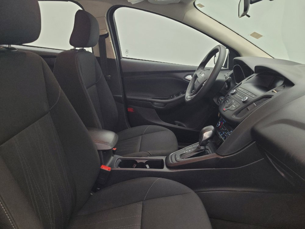 Used 2018 Ford Focus SE w/ SE Appearance Package FWD image 21