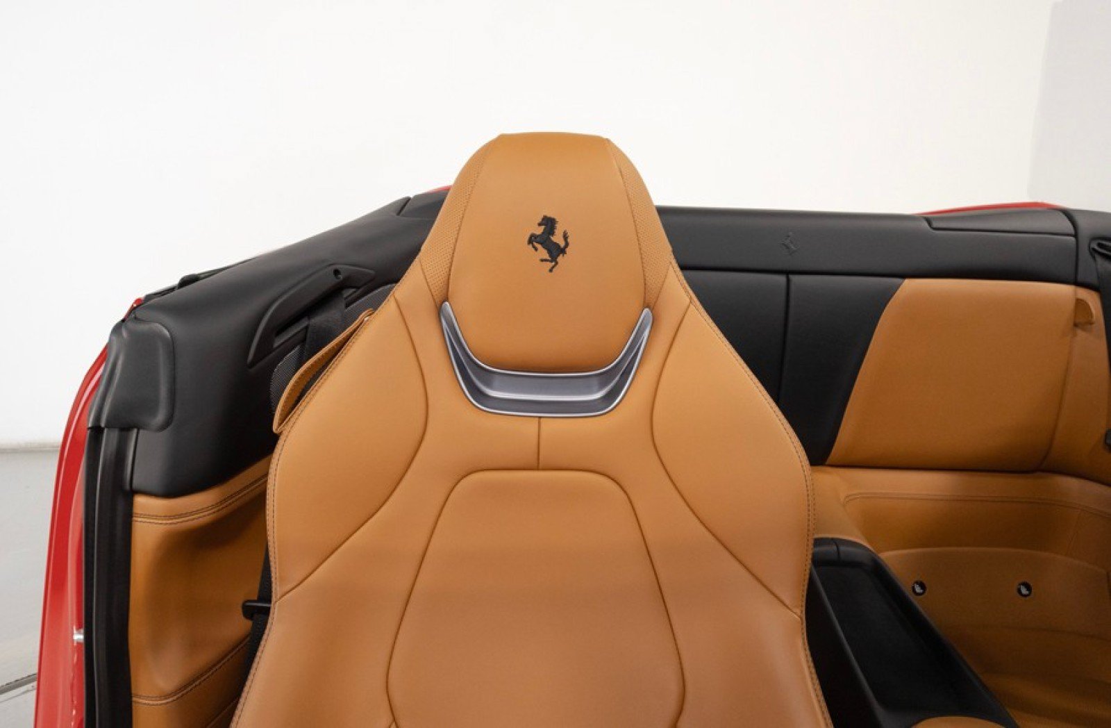 Used 2019 Ferrari Portofino RWD image 53