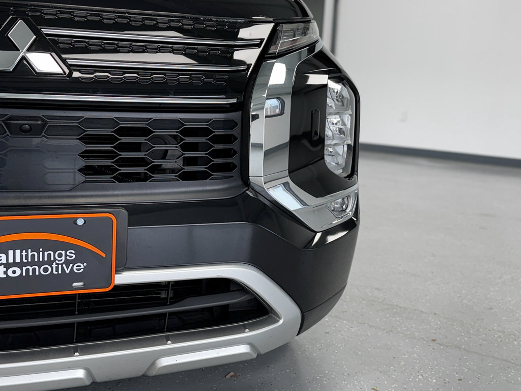 Used 2023 Mitsubishi Outlander SE image 10