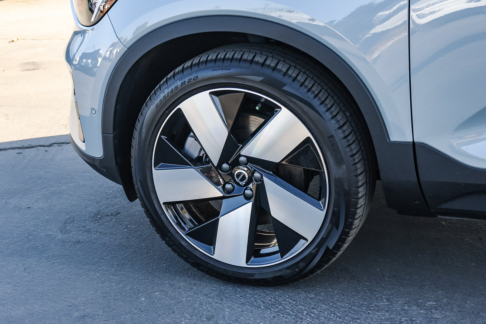 New 2026 Volvo EX40 Plus w/ Climate Package RWD image 4