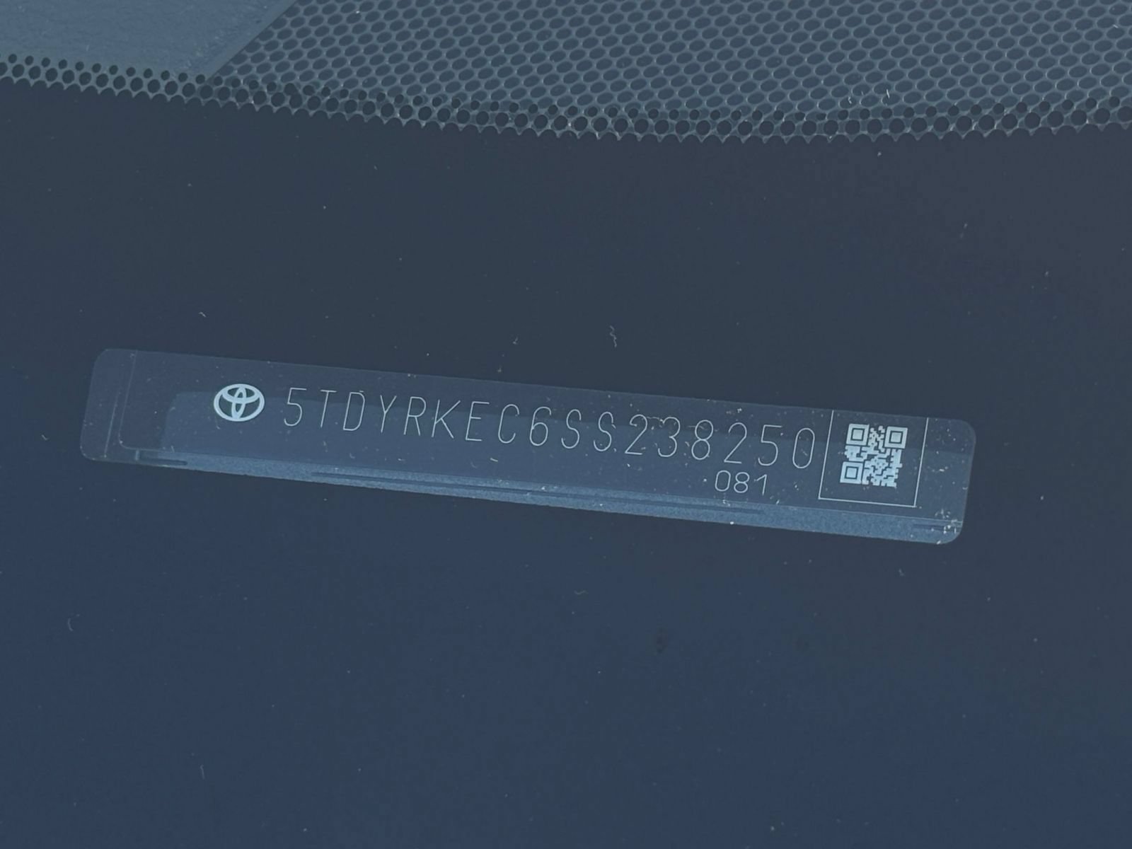 Used 2025 Toyota Sienna XLE FWD image 32