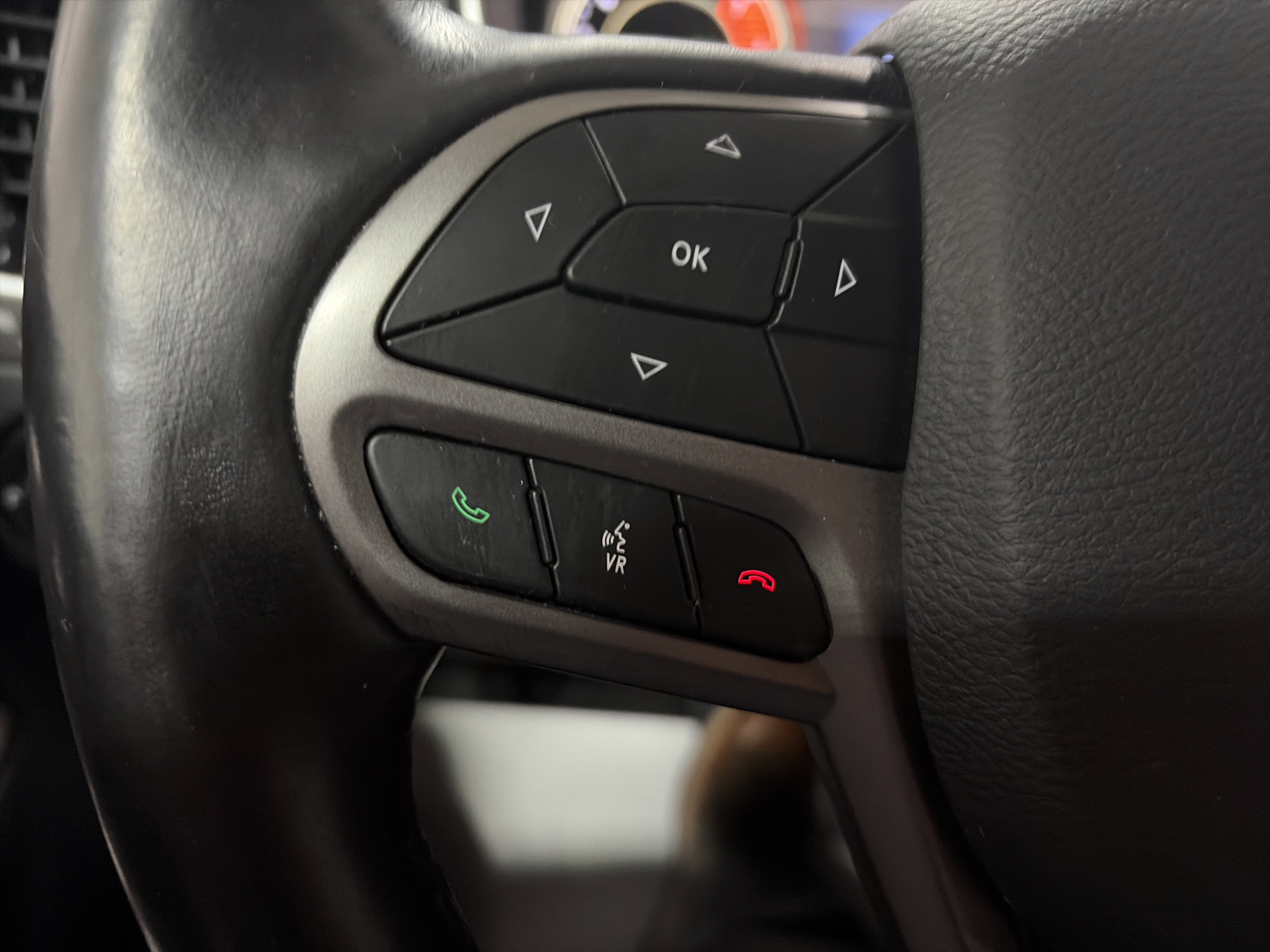Used 2019 Jeep Cherokee Limited AWD/4WD image 14