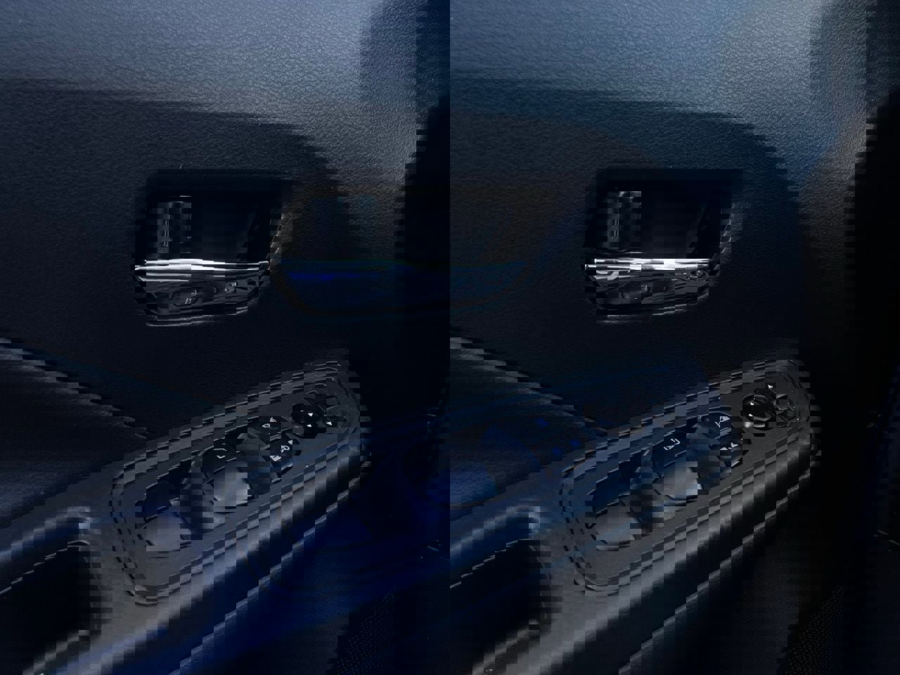 Used 2025 Nissan Versa SV image 19