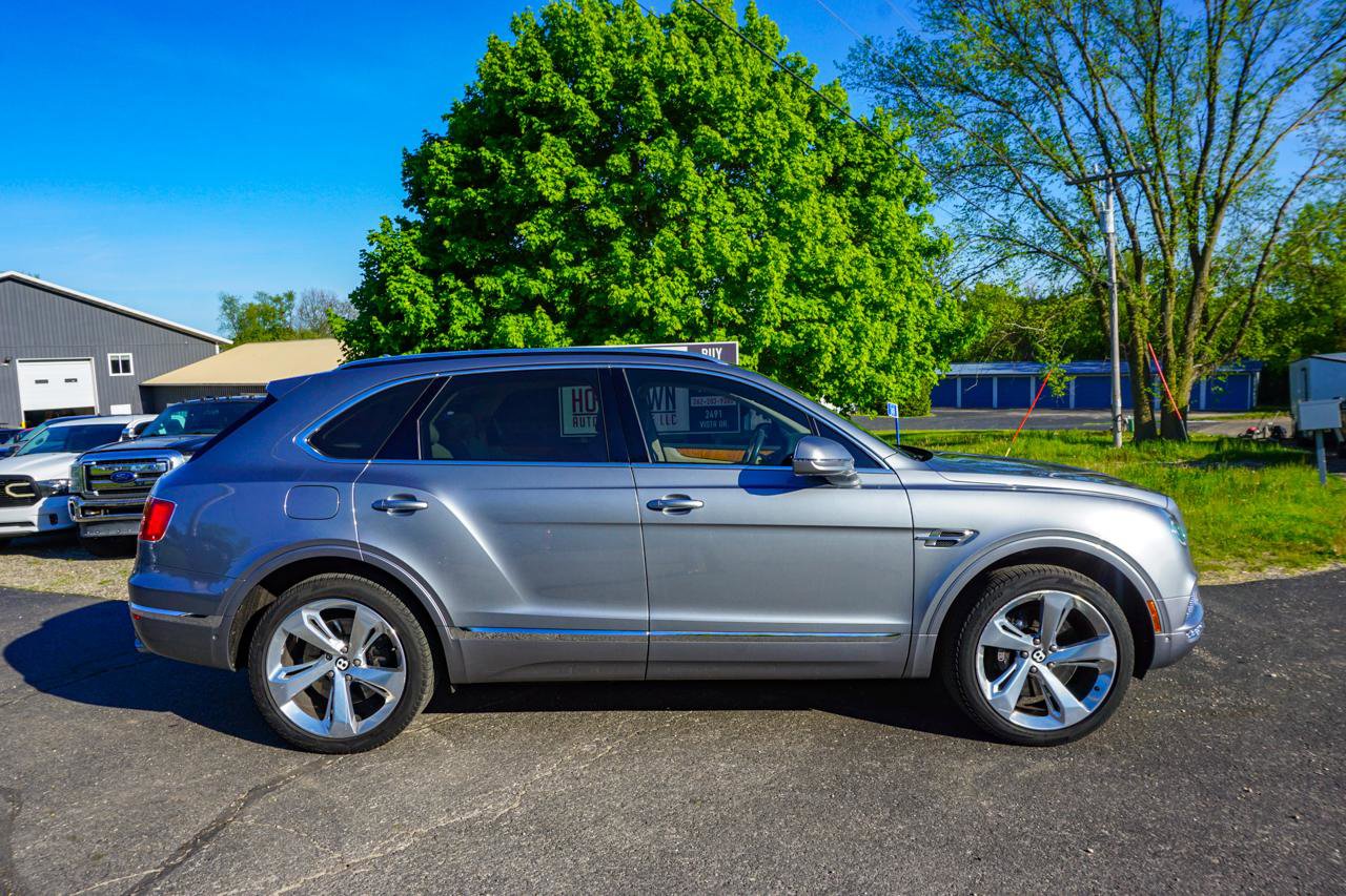 Used 2017 Bentley Bentayga AWD/4WD image 2