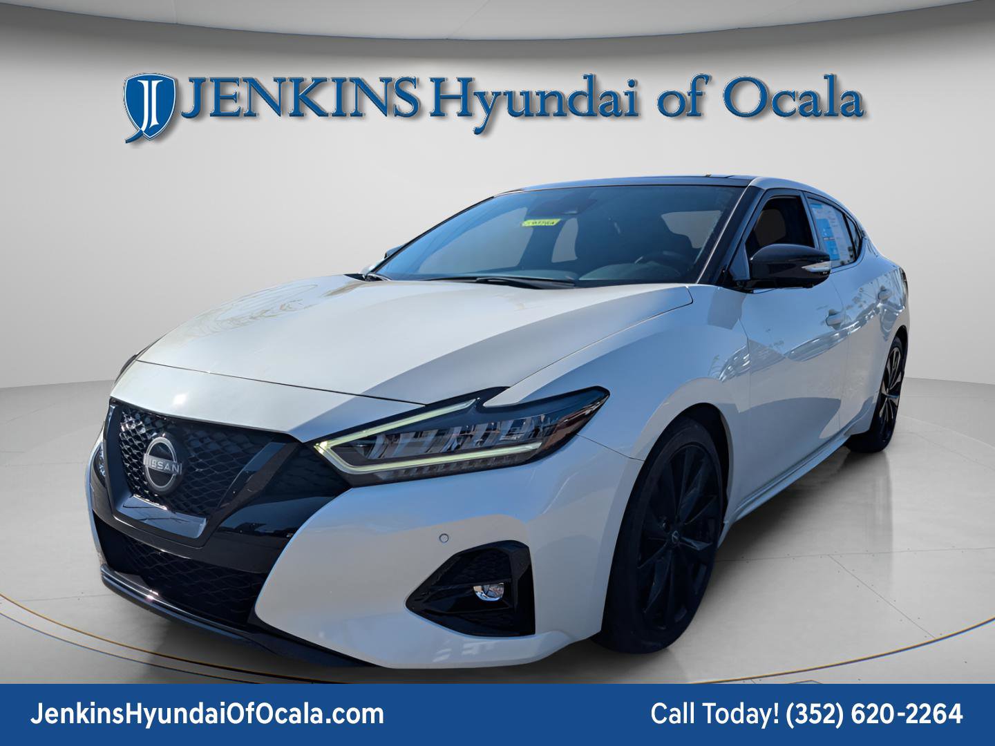 Used 2023 Nissan Maxima SR w/ Sport Mat Group image 8