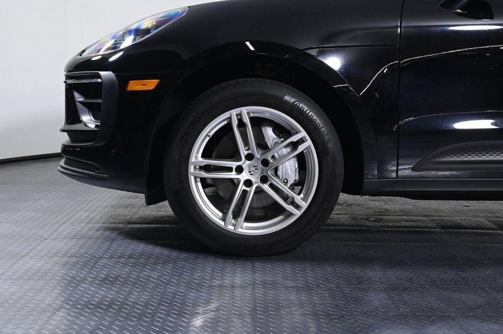 Certified 2024 Porsche Macan AWD/4WD image 27