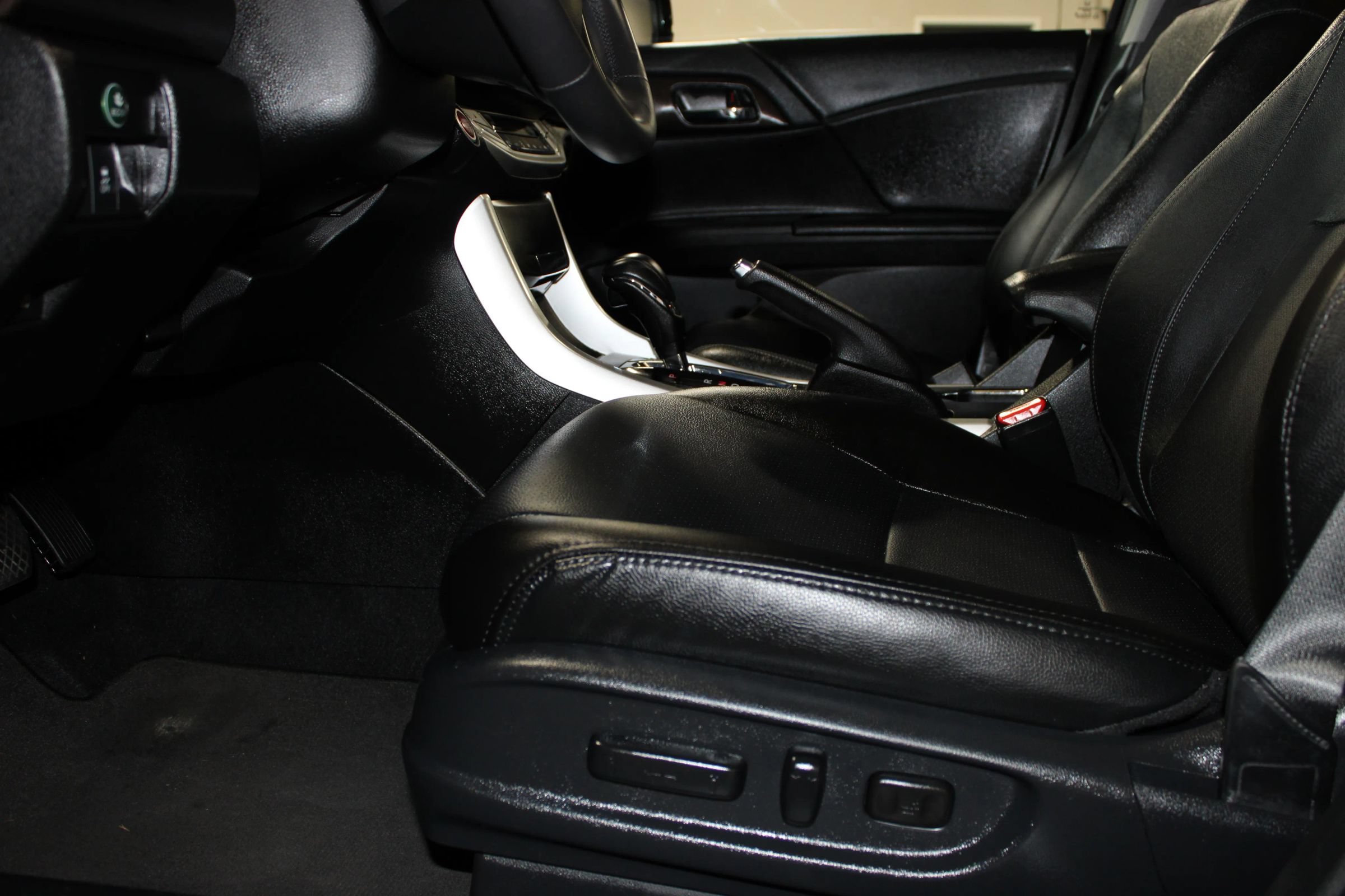 Used 2014 Honda Accord EX-L image 27