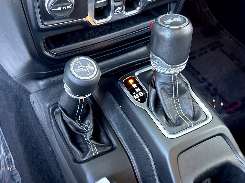 Used 2022 Jeep Wrangler Unlimited Sahara AWD/4WD image 36
