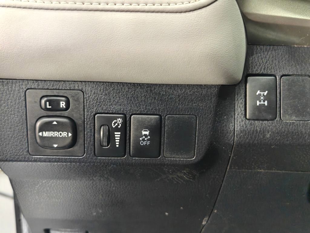 Used 2015 Toyota RAV4 XLE AWD/4WD image 10