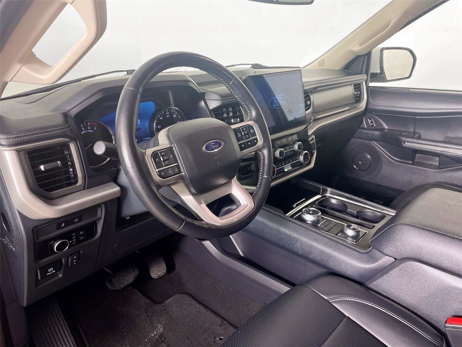 Used 2024 Ford Expedition XLT image 9