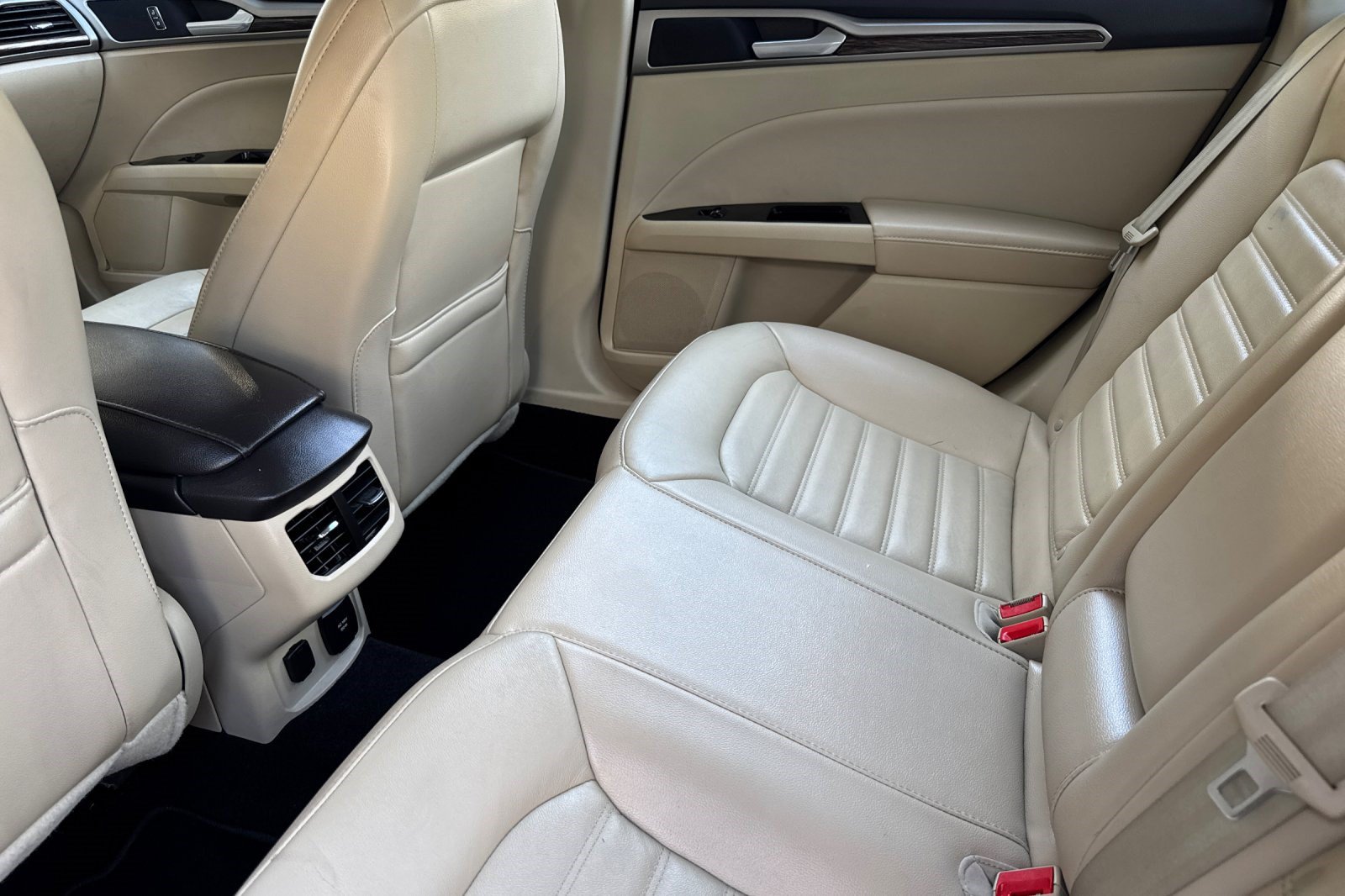 Used 2013 Ford Fusion SE FWD image 15