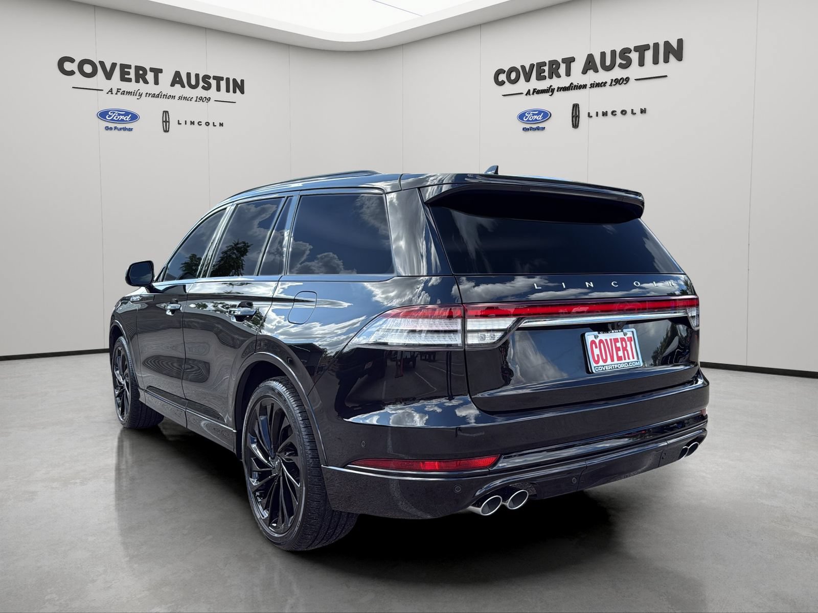 Used 2023 Lincoln Aviator Reserve w/ Equipment Group 201A AWD/4WD image 3