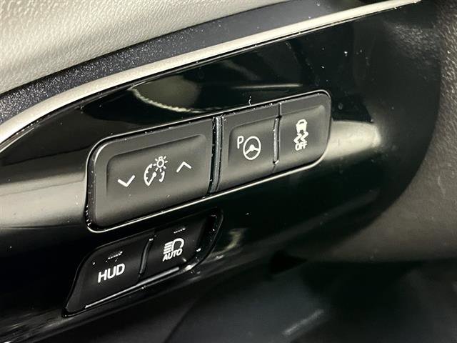 Used 2020 Toyota Prius XLE w/ Advanced Technology Package image 21