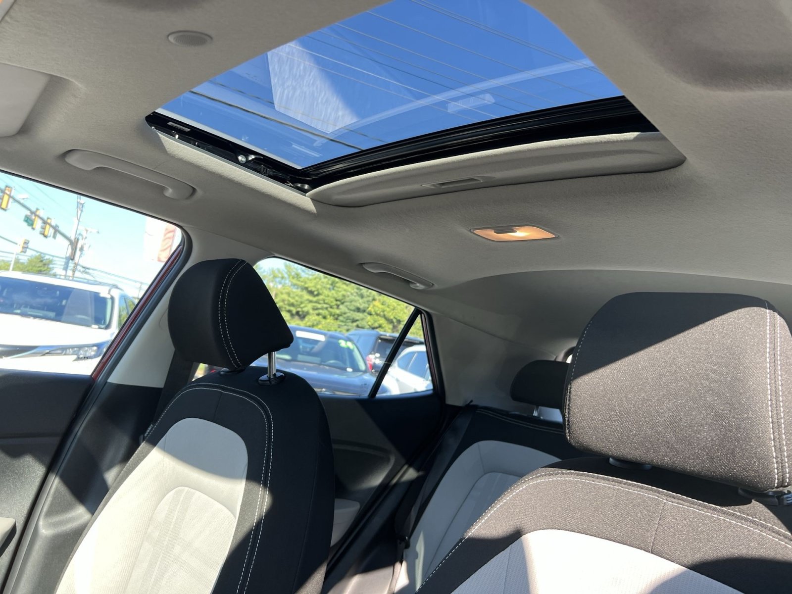 Used 2023 Hyundai Venue SEL w/ Cargo Package FWD image 22