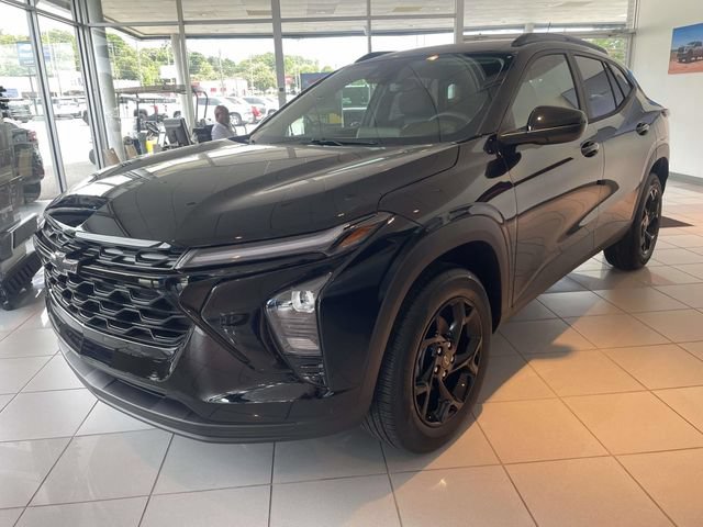 New 2026 Chevrolet Trax LT w/ Driver Confidence Package FWD image 2