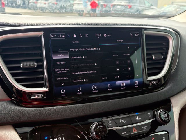 Used 2023 Chrysler Pacifica Touring-L FWD image 16