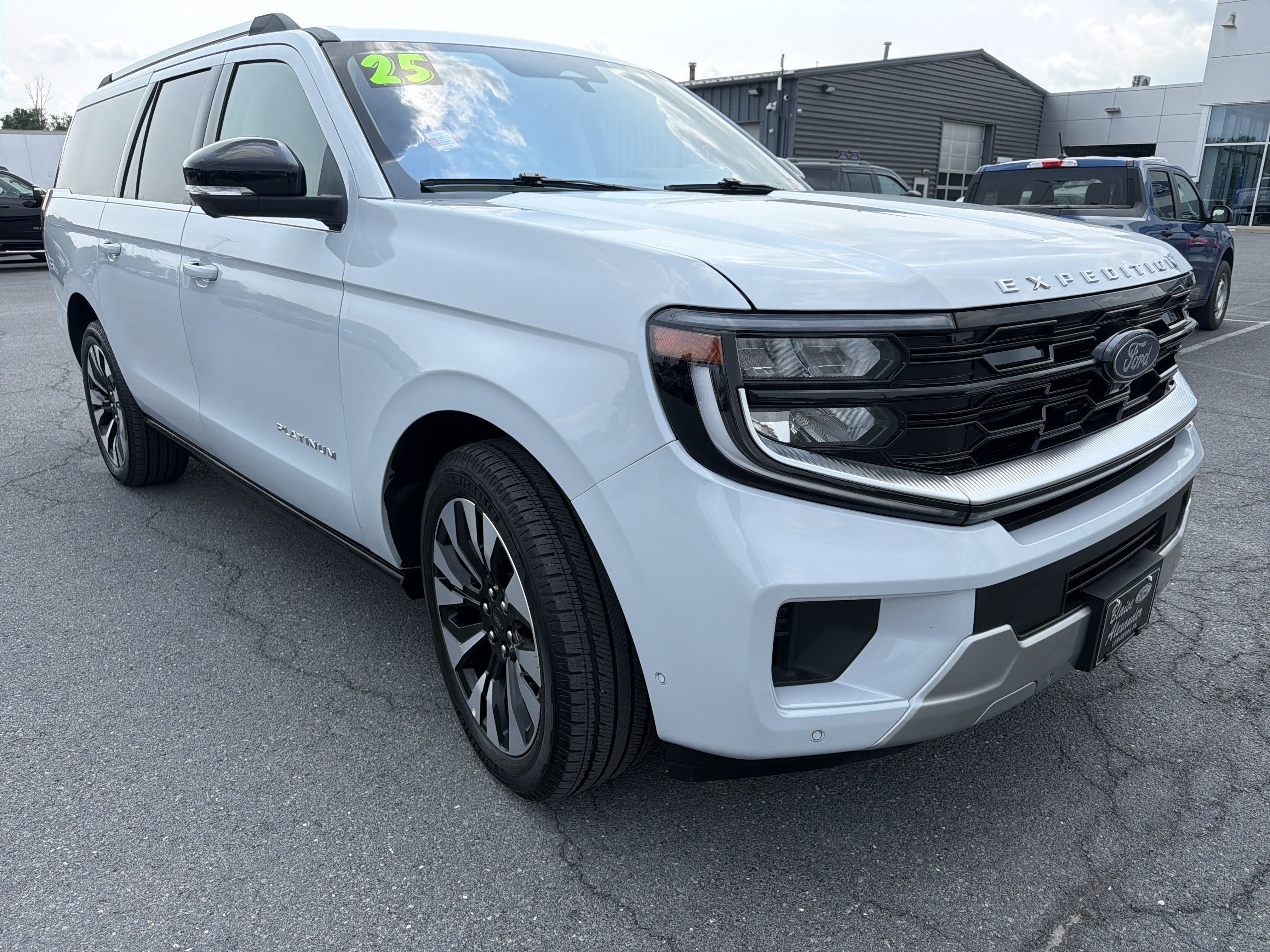 Used 2025 Ford Expedition Max Platinum w/ Driver's Package AWD/4WD image 1