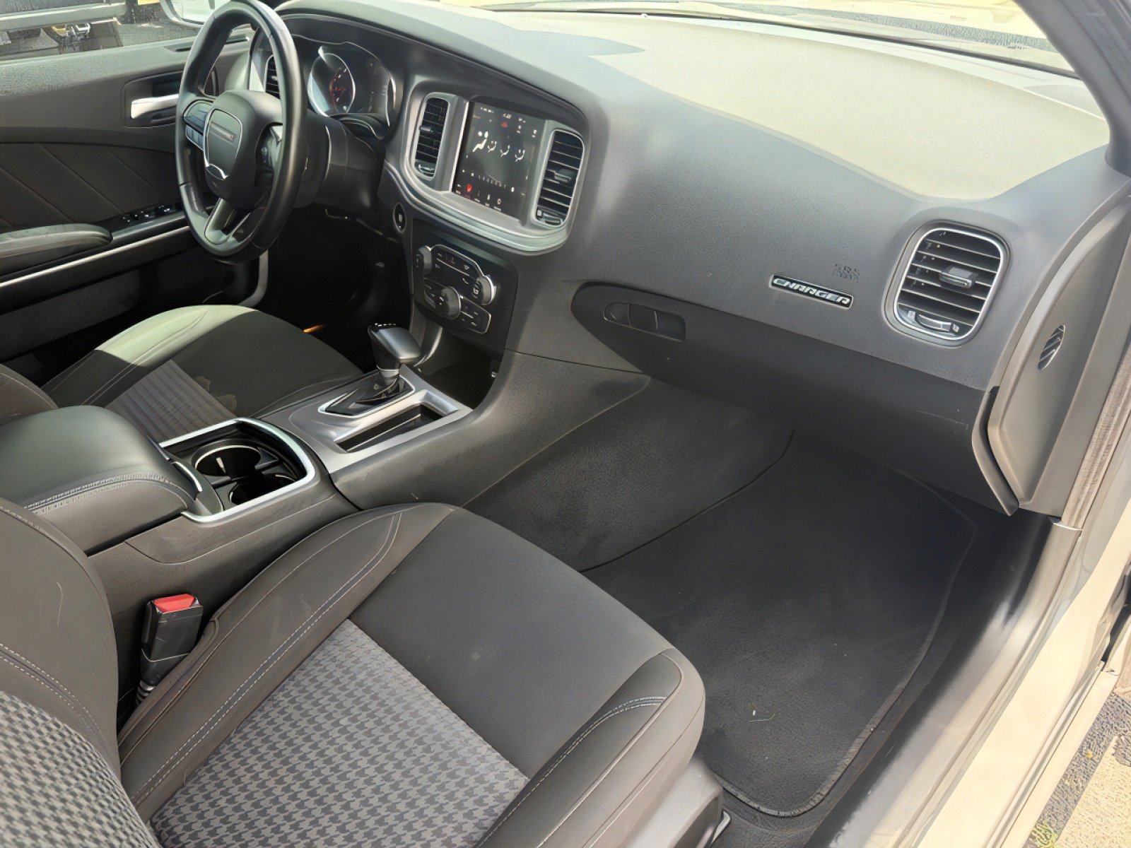Used 2023 Dodge Charger SXT image 31