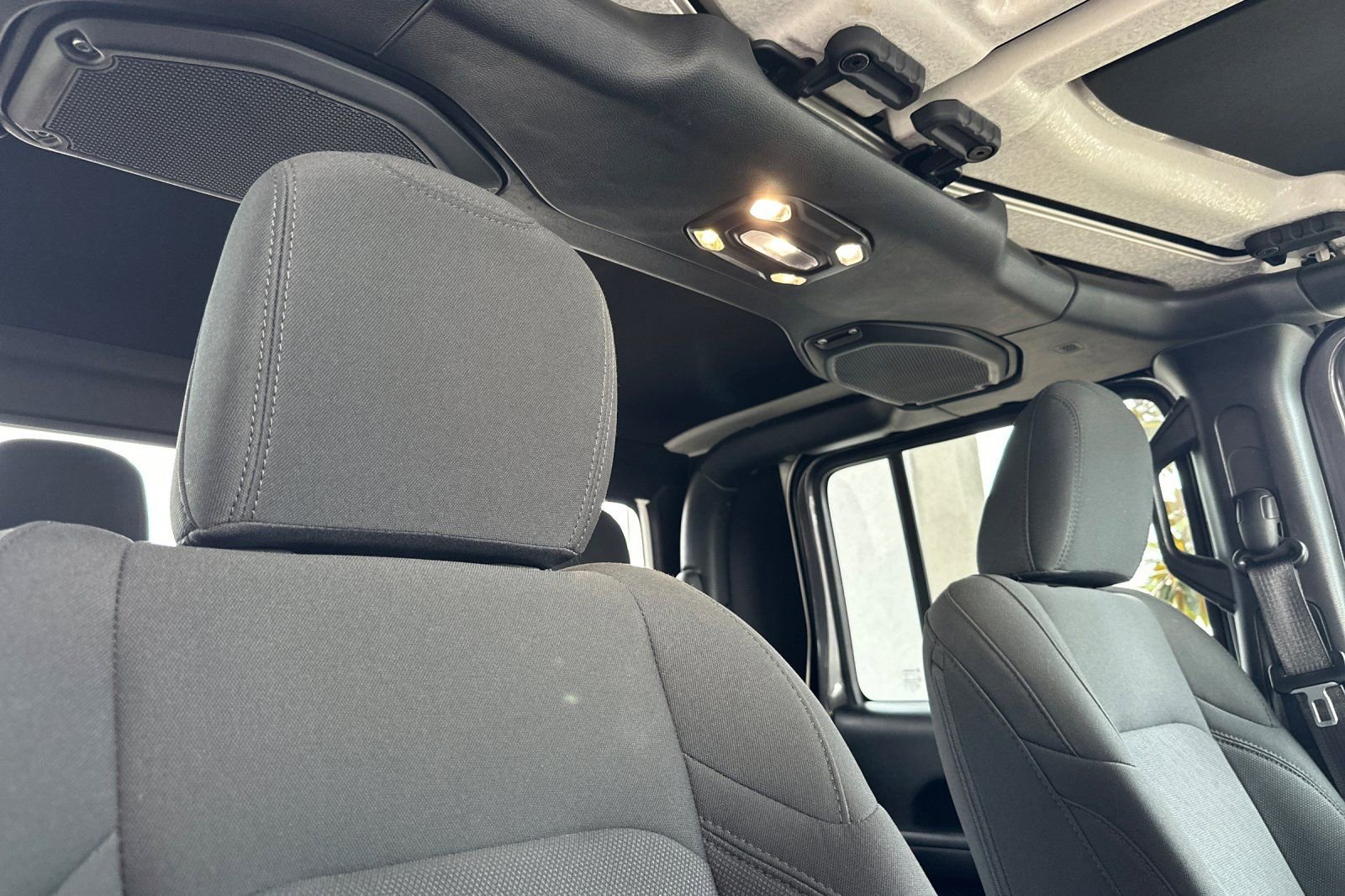 Used 2021 Jeep Gladiator Willys image 15