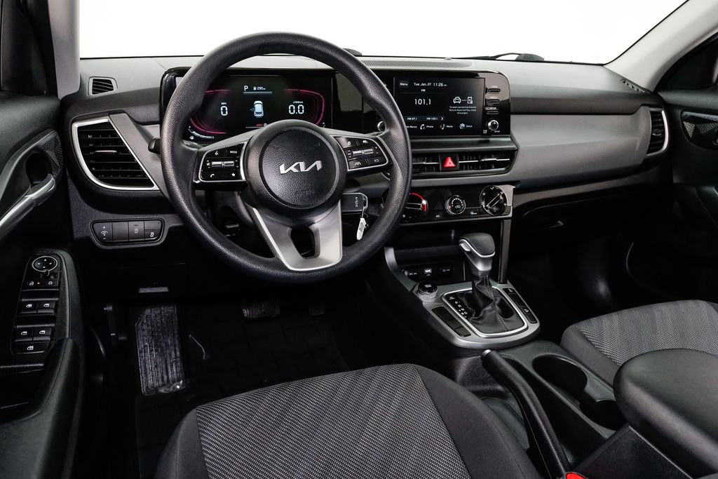 Certified 2025 Kia Seltos LX image 6