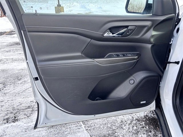 Used 2023 GMC Acadia SLT image 12