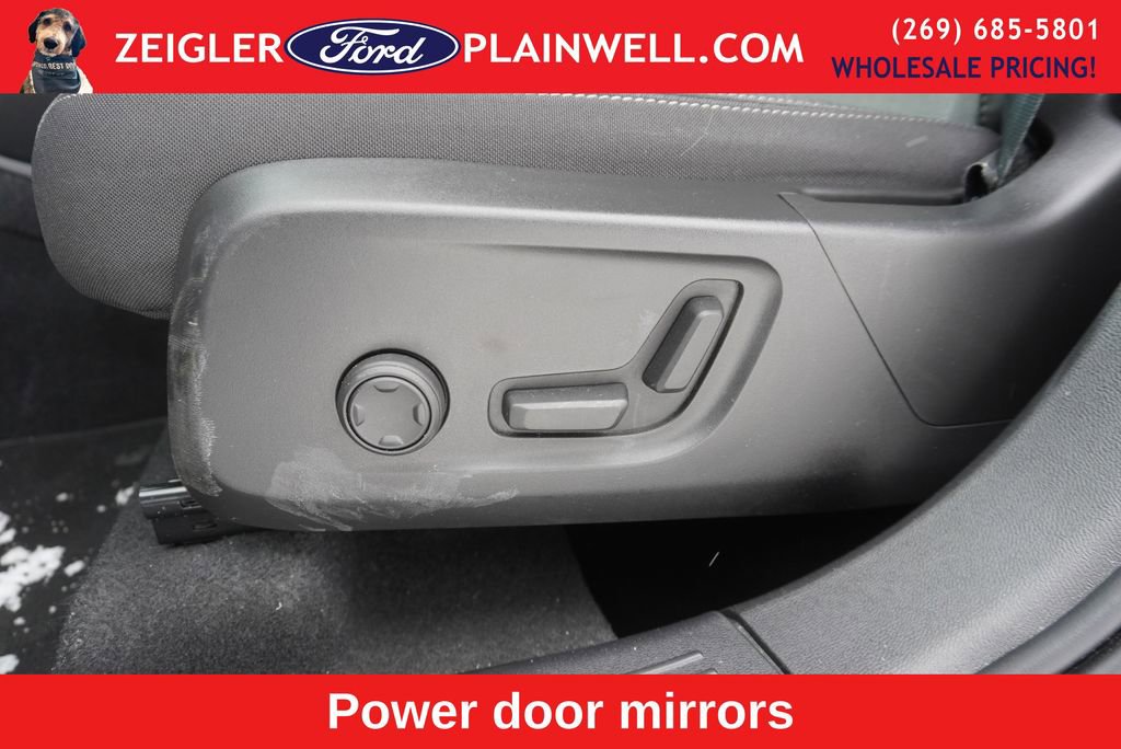 Used 2024 Volvo XC40 B5 Core image 15