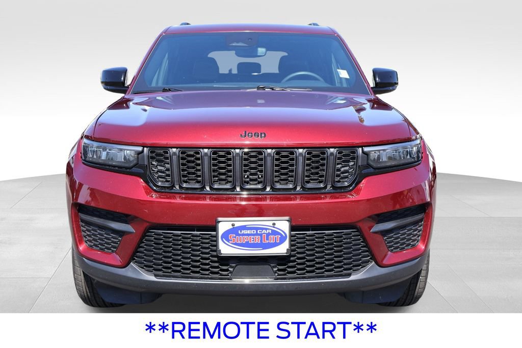 Used 2024 Jeep Grand Cherokee Altitude RWD image 11