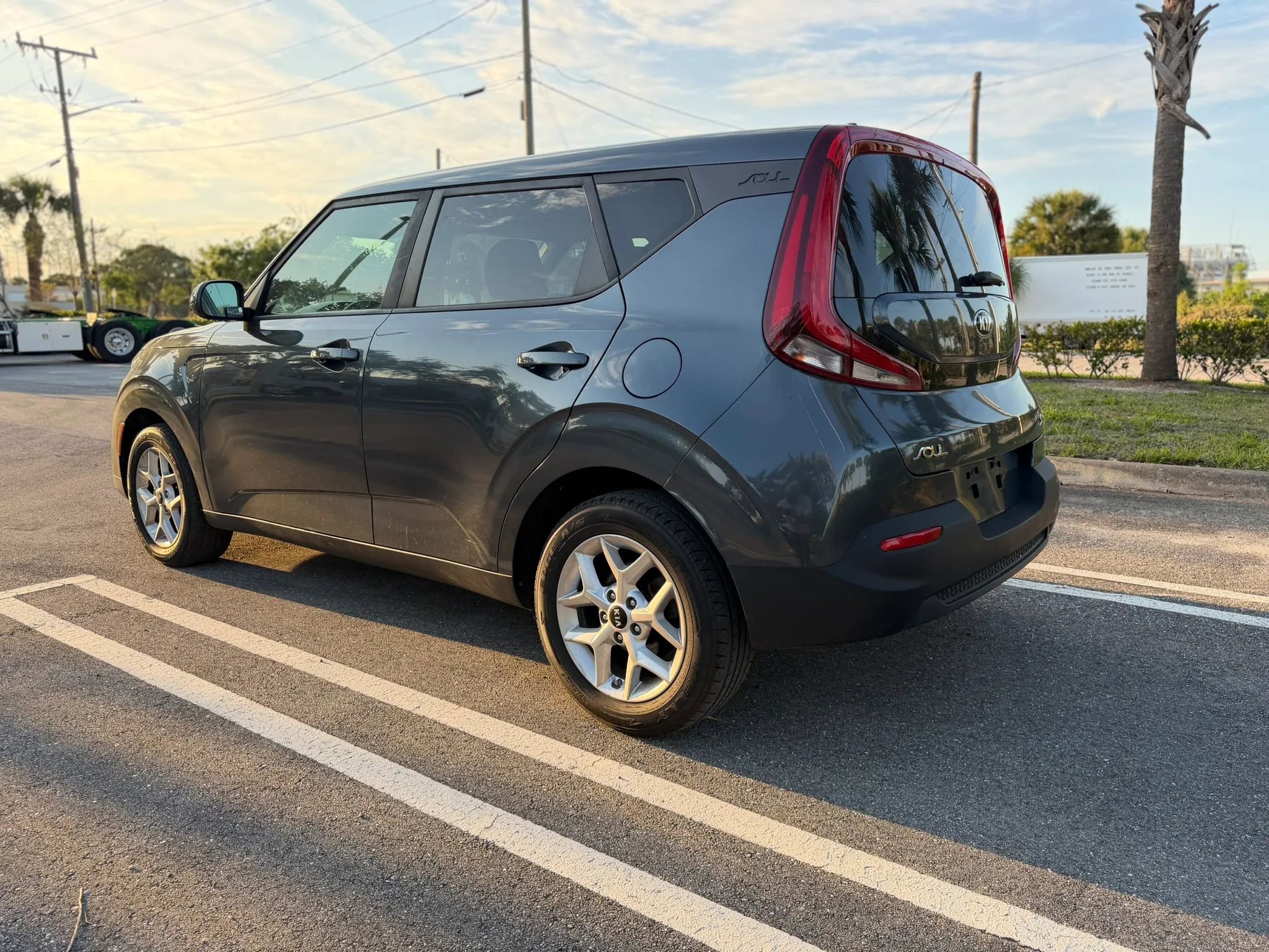 Used 2020 Kia Soul S FWD image 2