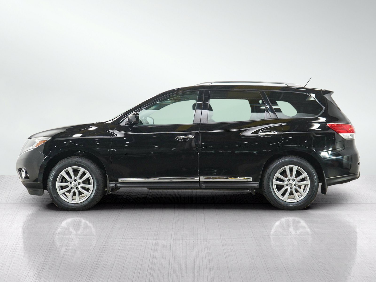 Used 2014 Nissan Pathfinder SL w/ SL Premium Package AWD/4WD image 2