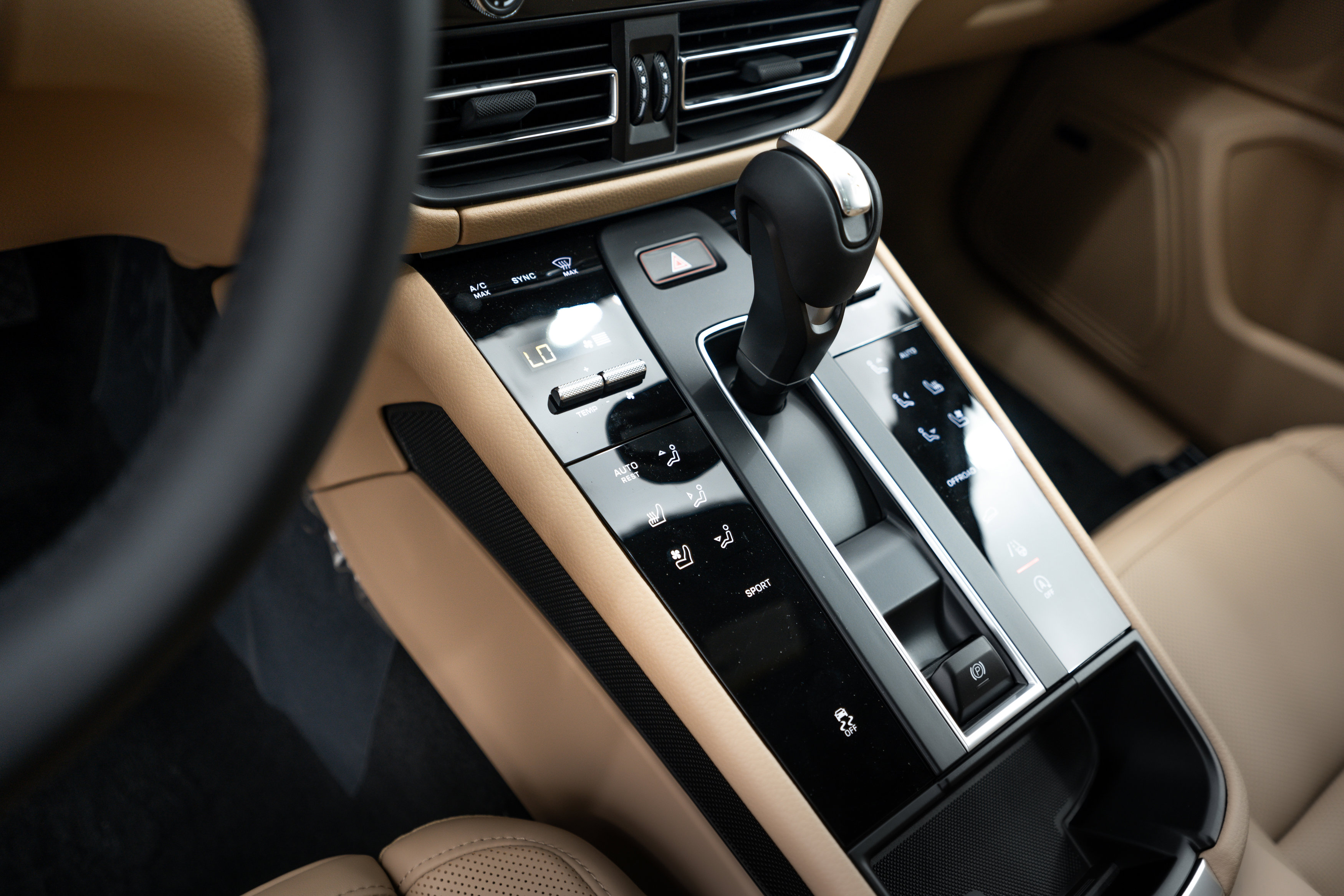 Certified 2026 Porsche Macan AWD/4WD image 14