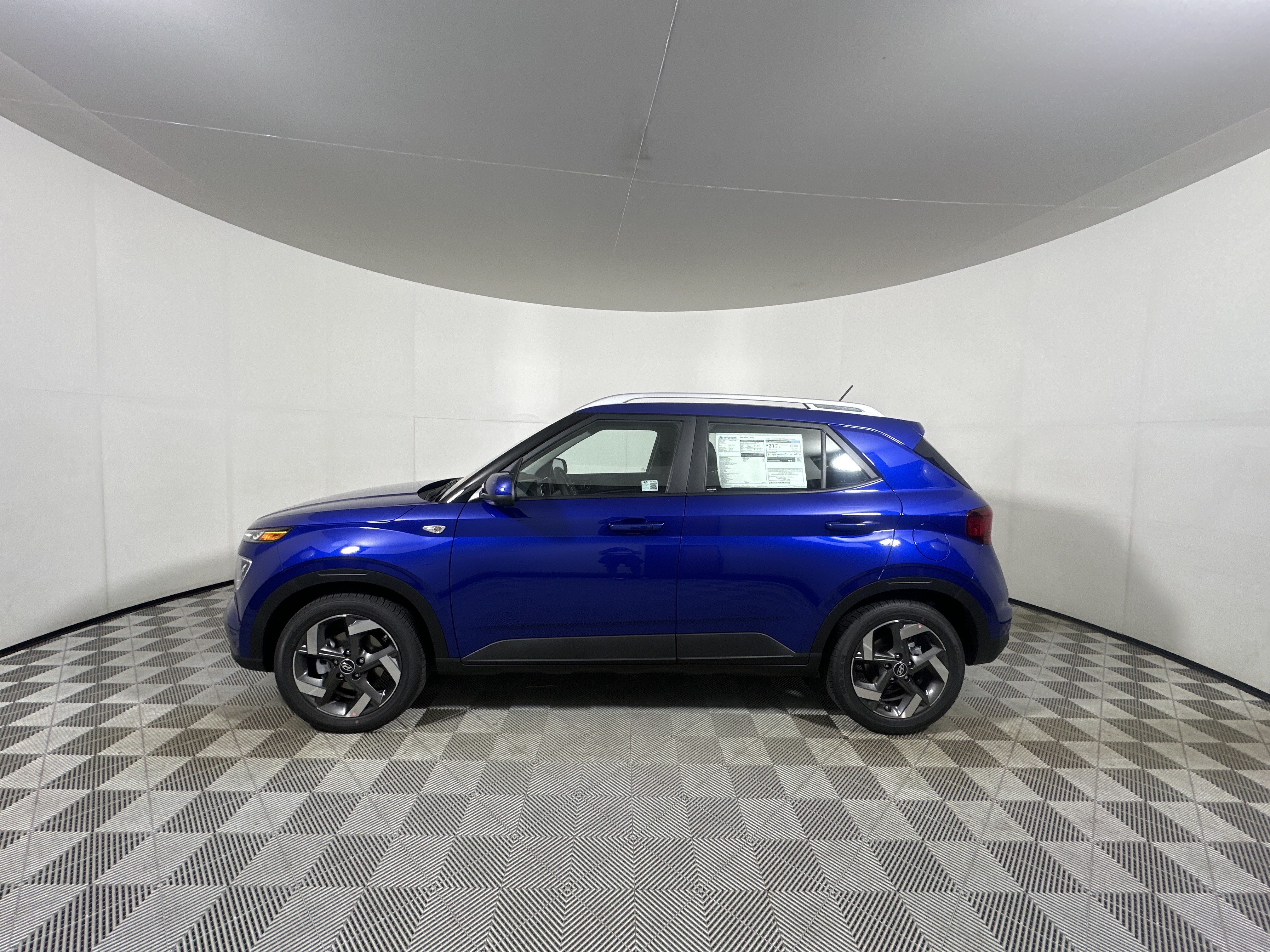 New 2025 Hyundai Venue Limited FWD image 4