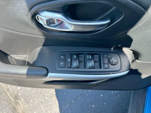 Used 2018 Jeep Cherokee Trailhawk w/ Cold Weather Group AWD/4WD image 15