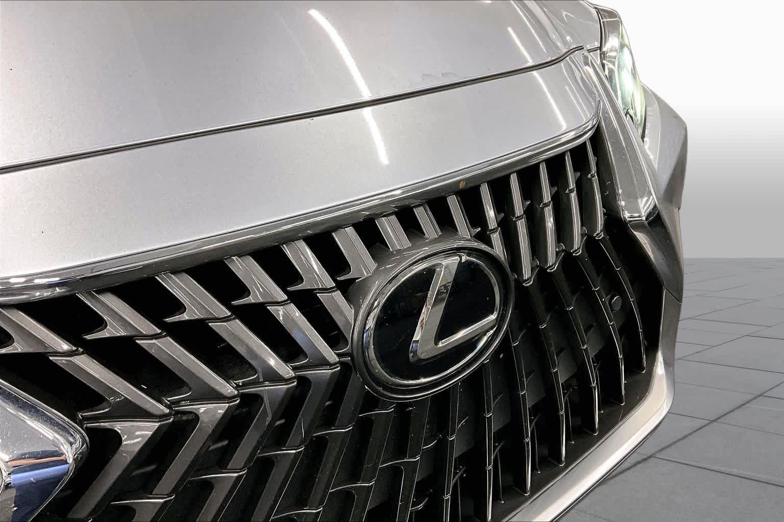 Used 2025 Lexus ES 300h w/ Premium Package FWD image 30