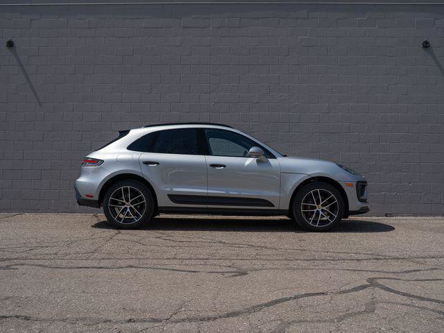 Certified 2026 Porsche Macan AWD/4WD image 8
