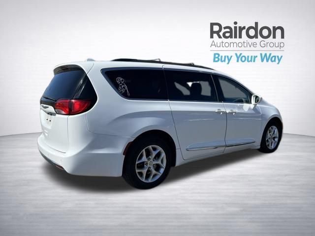 Used 2017 Chrysler Pacifica Touring-L w/ Tire & Wheel Group FWD image 7