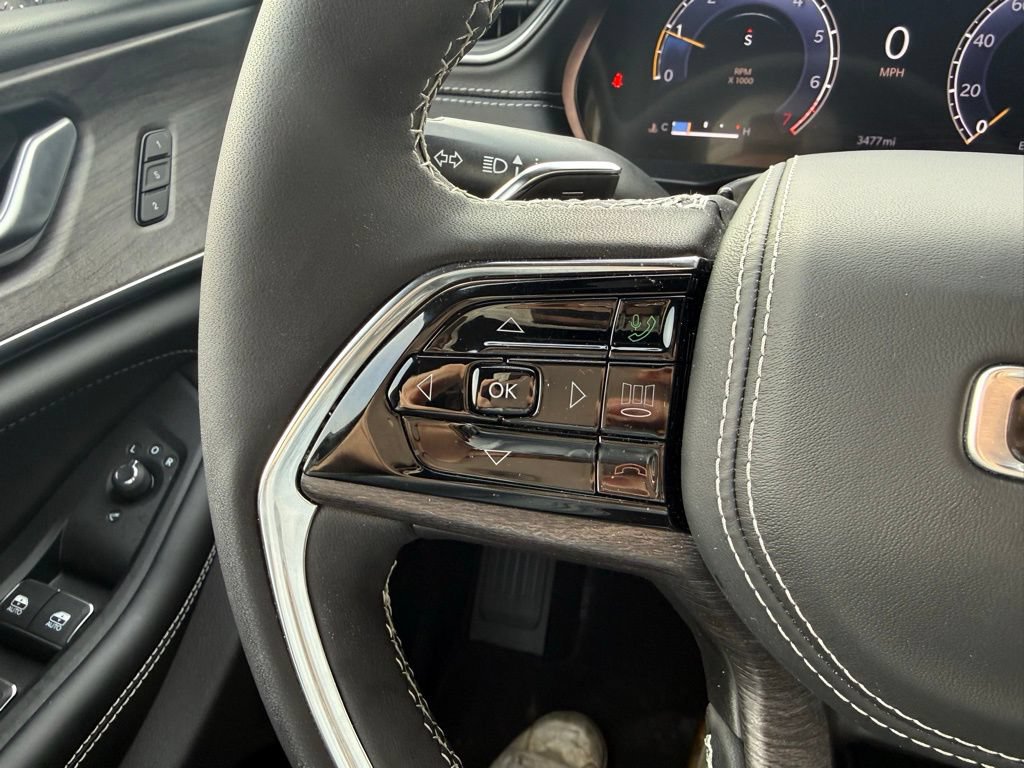 New 2025 Jeep Grand Cherokee Overland AWD/4WD image 17