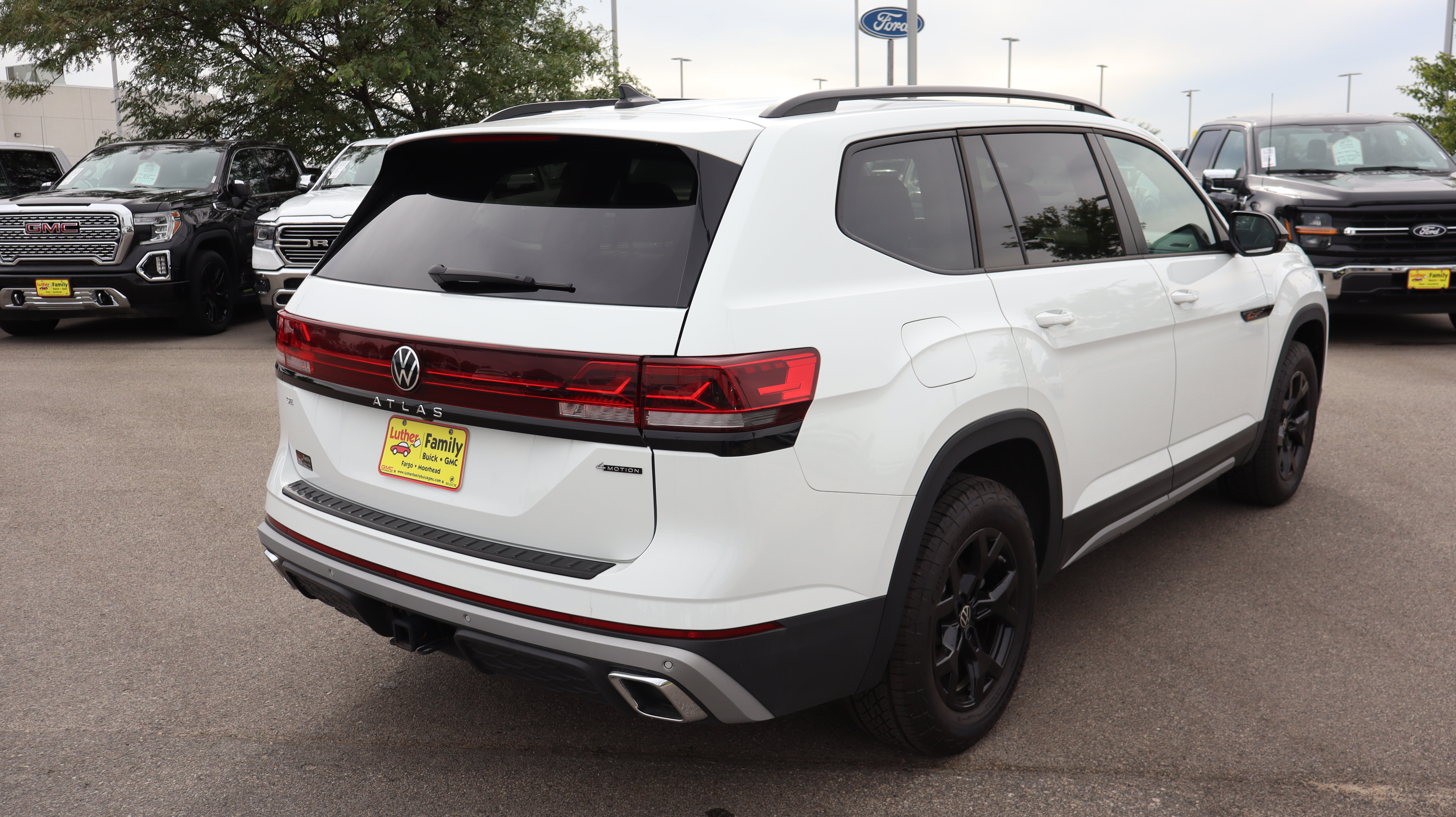Used 2025 Volkswagen Atlas Peak Edition SE AWD/4WD image 7
