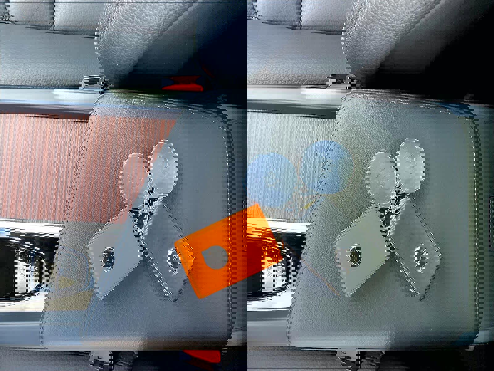 Used 2025 Volvo V60 B5 Cross Country Plus image 14