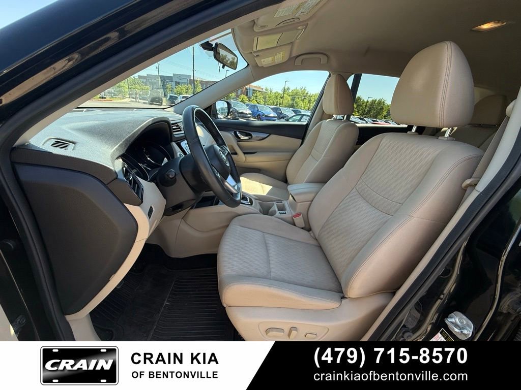 Used 2017 Nissan Rogue SV w/ SV Premium Package FWD image 18