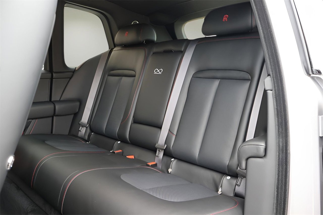 New 2026 Rolls-Royce Cullinan Black Badge image 17