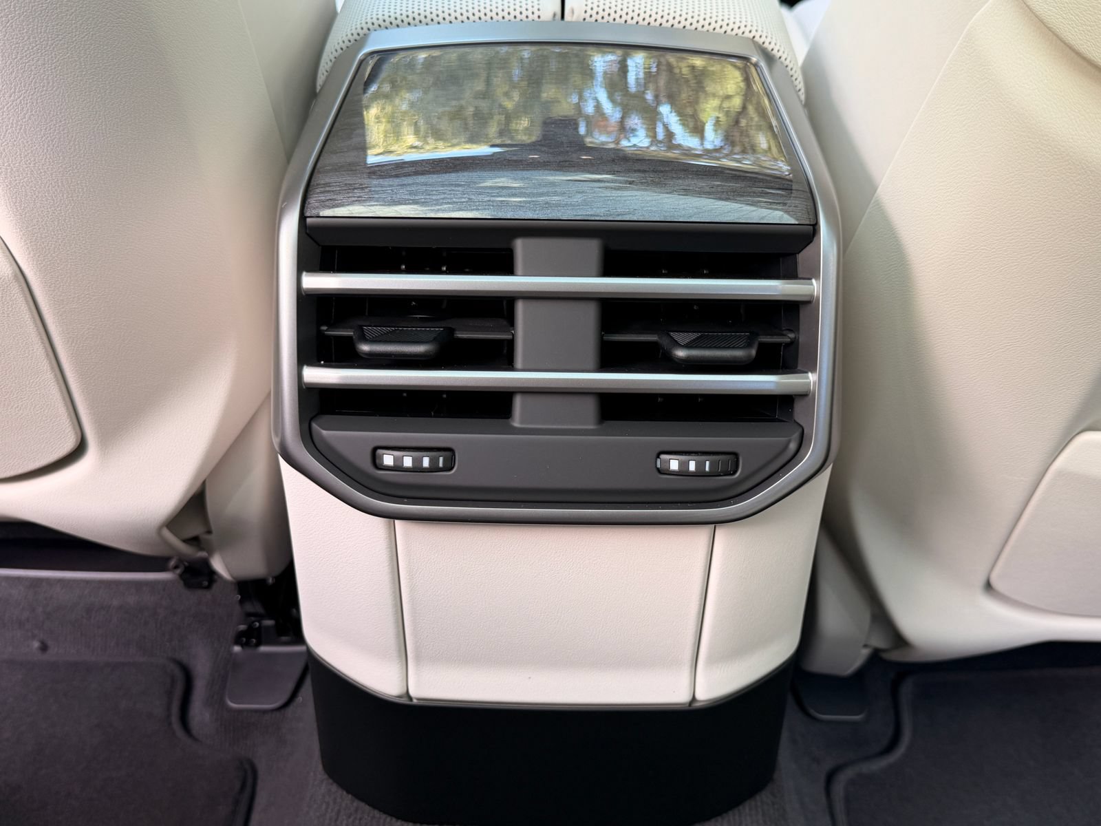 New 2027 BMW 740i w/ Executive Package RWD image 15