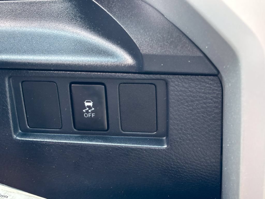 Used 2017 Toyota Tundra SR5 AWD/4WD image 33