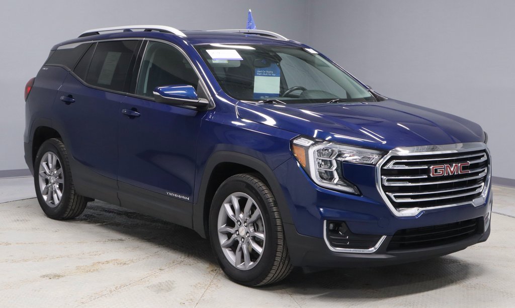 Used 2022 GMC Terrain SLT image 1