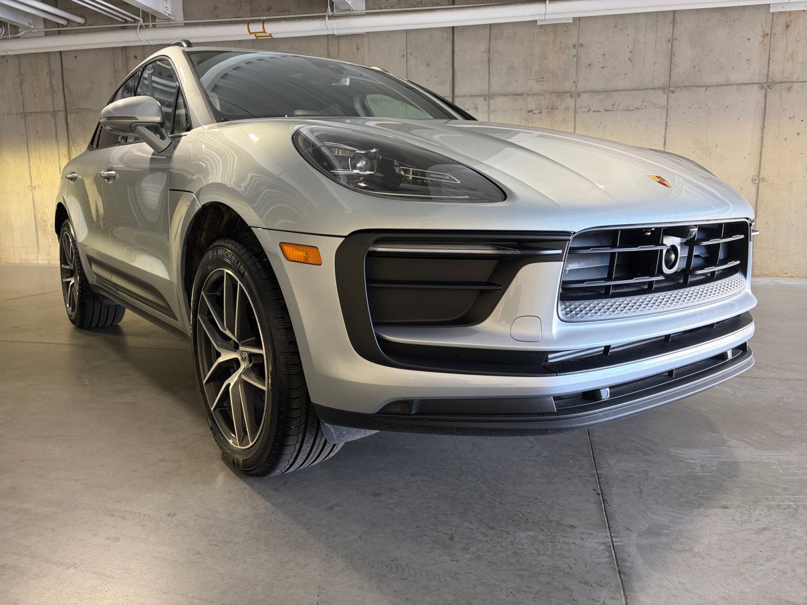 Certified 2026 Porsche Macan AWD/4WD image 9