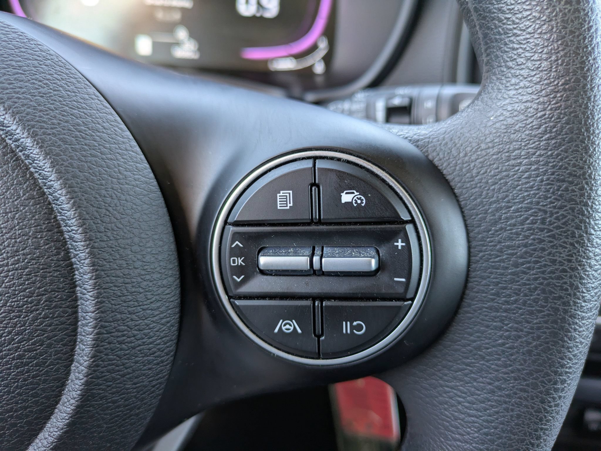 Used 2025 Kia Soul LX w/ LX Technology Package FWD image 24