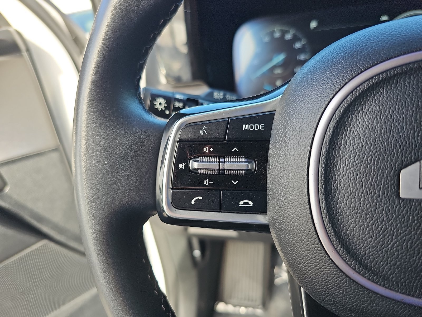 Used 2023 Kia Sorento SX AWD/4WD image 19