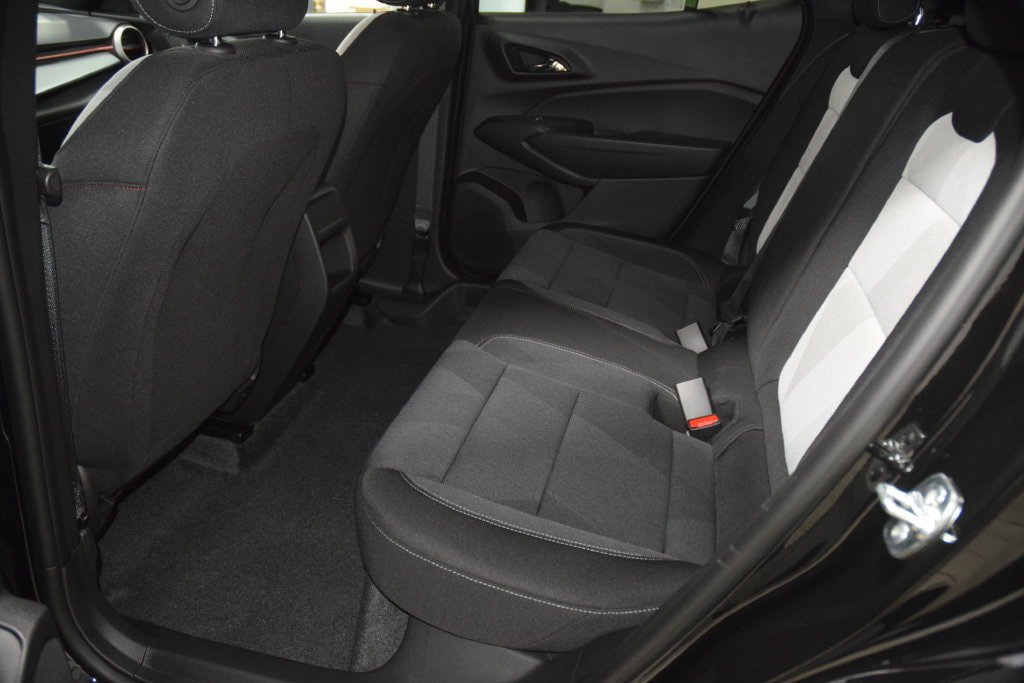 New 2026 Chevrolet Trax RS w/ Sunroof Package FWD image 39