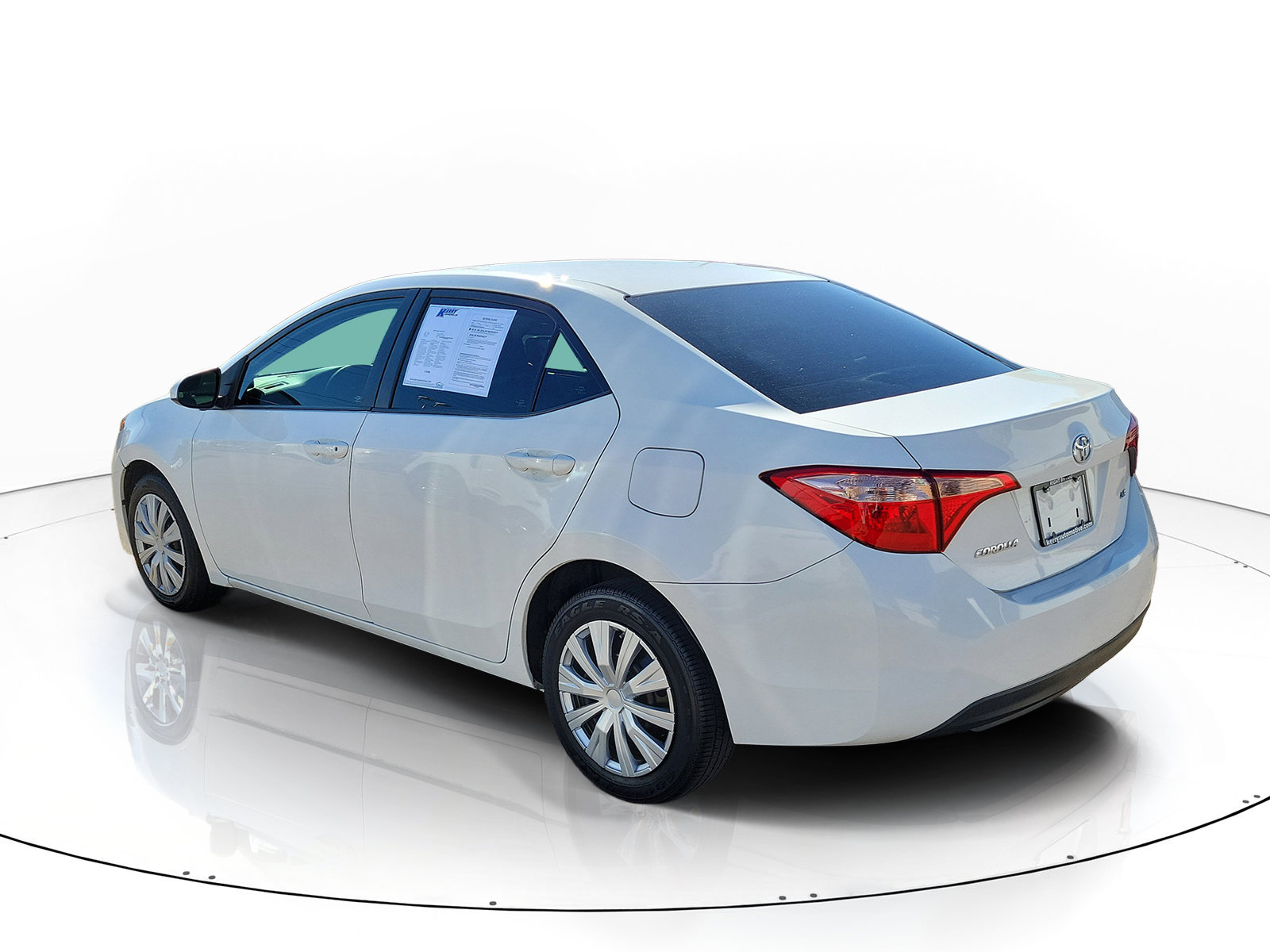 Used 2017 Toyota Corolla LE w/ Carpet Mat Package (TMS) FWD image 4
